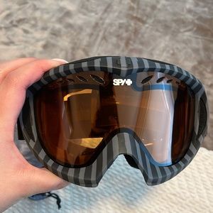Ski/snowboard goggles